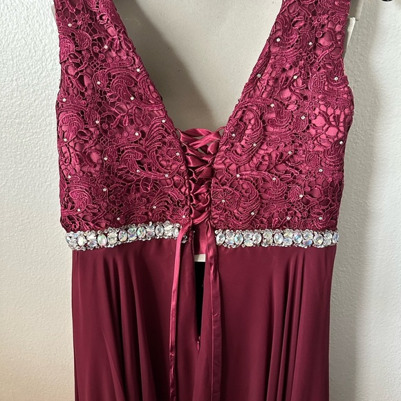 Elegant Burgundy Large Gown with Beaded Waist - Picture 8 of 10